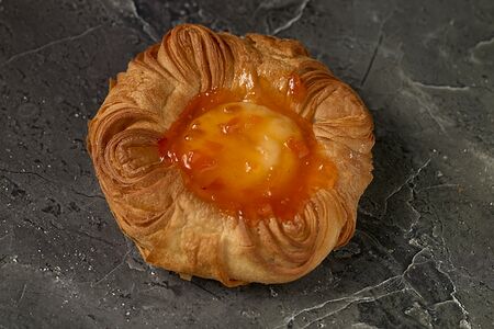 Ватрушка с абрикосом