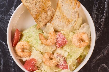 Цезарь с креветками 