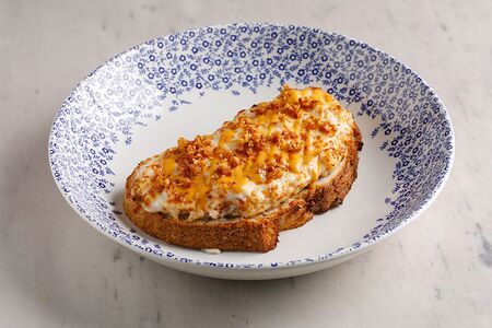 Тартин с риетом из креветок и моцареллой