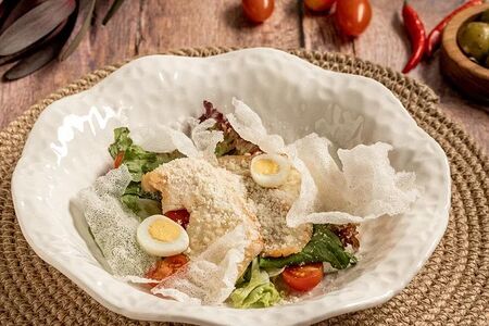 Салат Цезарь с курицей