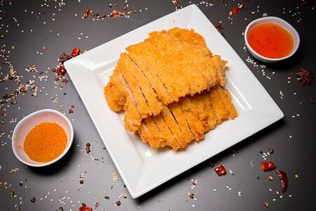 Фаршированная курица с сыром в сухарях