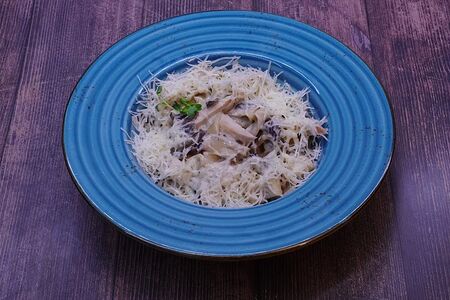 Феттуччине с грибами и курицей