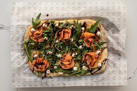 Римская пицца с лососем