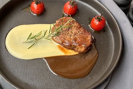 Филе-миньон с картофельным муссом