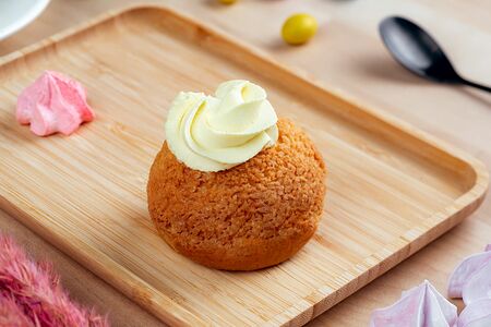 Шу с лимонным кремом