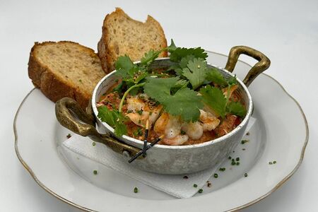 Яйца по-турецки с креветками на гриле