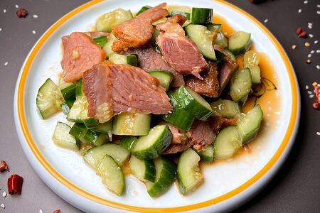 Салат тайский с говядиной