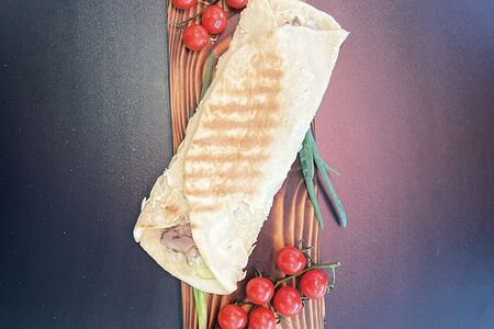 Буррито Цезарь с креветками