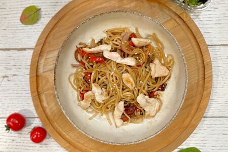 Вок с курицей