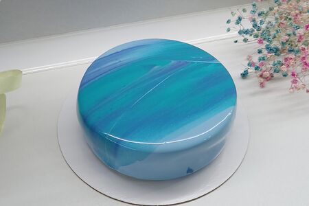 Муссовый торт с синими и голубыми разводами