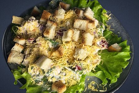 Салат Цезарь с курицей