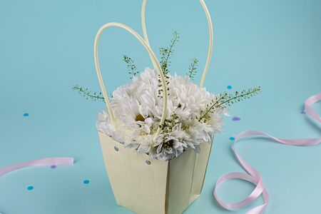 Букет цветов Хризантема в сумочке