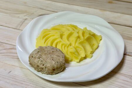 Куриная котлетка на пару с пюре
