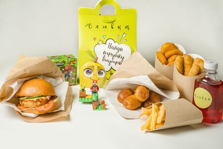Оливка-Бокс большой с бургером для мальчика