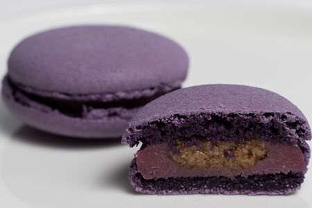 Макарон Черная смородина