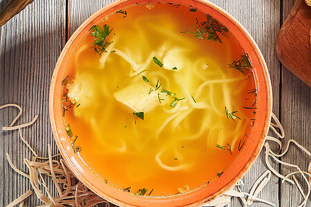 Суп куриный с лапшой