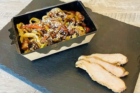 Вок с курой и овощами