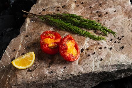 Томат на мангале