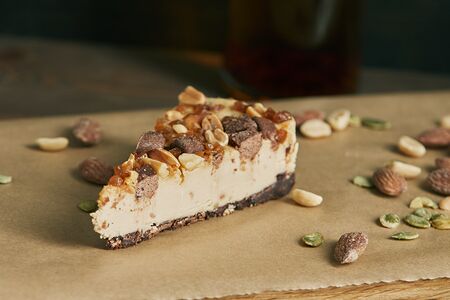 Чизкейк карамельный с арахисом