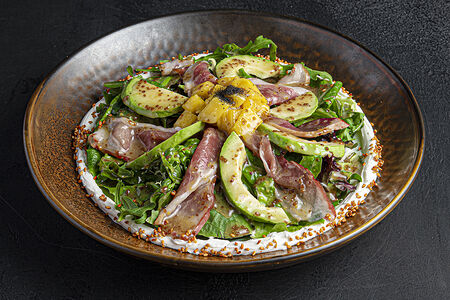 Салат с уткой прошутто