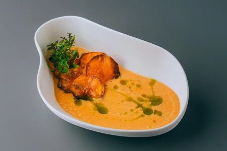 Бататовый крем суп с пармезаном,цукини и бататовыми чипсами