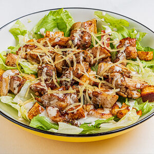 Салат Цезарь с цыпленком