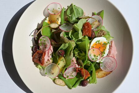 Нисуаз с тунцом конфи