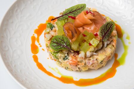 Оливье с креветкой и лососем 