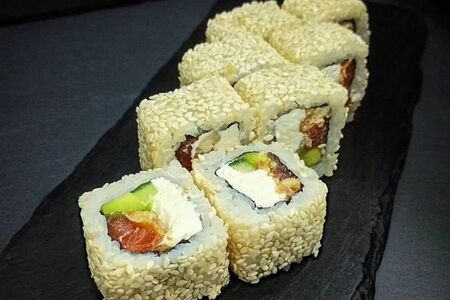 Ролл Филадельфия с кунжутом