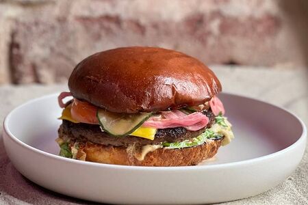 Бургер с говяжьей котлетой 