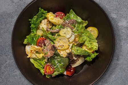 Салат с мраморной говядиной 