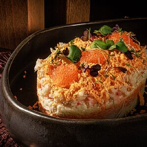Мимоза с копченым палтусом, креветками и икрой сига