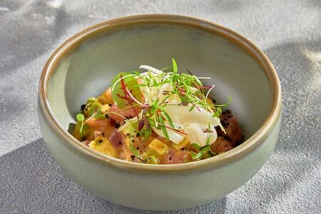 Тартар из тунца с авокадо