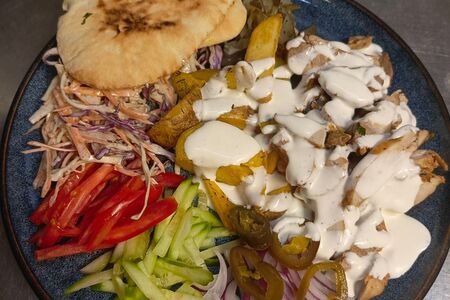 Шаверма на тарелке