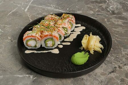 Опаленный с лососем в ореховом соусе