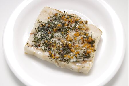 Филе белой рыбы с чесноком и зеленью