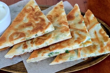 Лаваш с сыром и зеленью