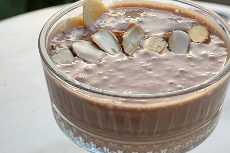 Шоколадно-банановый смузи с миндалем