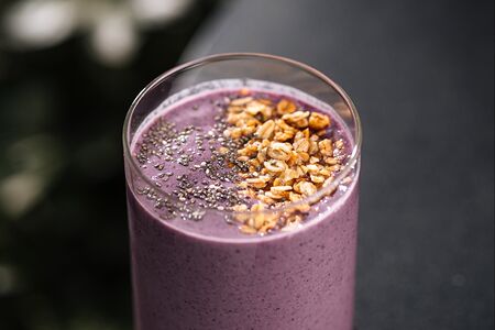 Смузи Йогурт-Чиа-голубика-овсянка