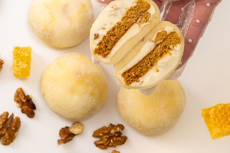 Моти Медовик