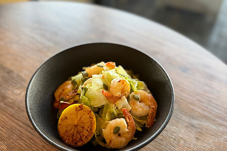 Я - Салат с тигровыми креветками на гриле