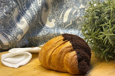 Круассан с шоколадом