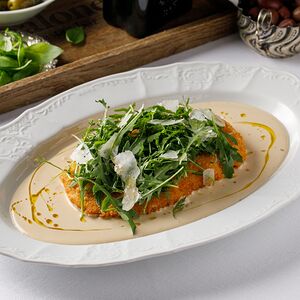 Котолетта Алла Миланезе из цыпленка с соусом Тоннато