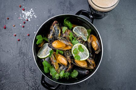 Мидии в соусе том ям