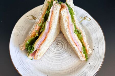 Сэндвич с ветчиной и сыром