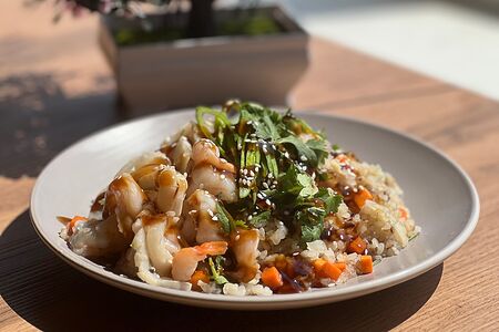 Жареный рис с морепродуктами L