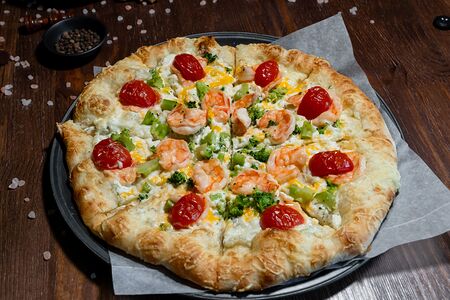 Пицца с креветками