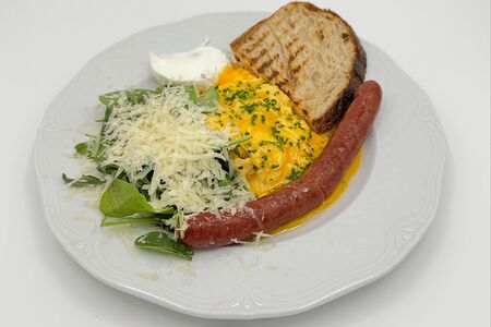 Большой завтрак с колбаской