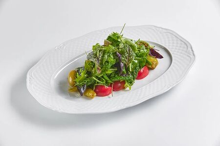 Салат il Forno с микс салатом, овощами и оливковым маслом