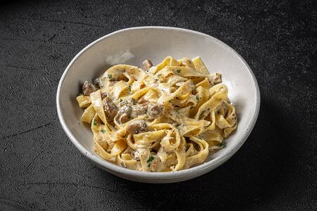 Фетучини с шампиньонами и трюфельным соусом